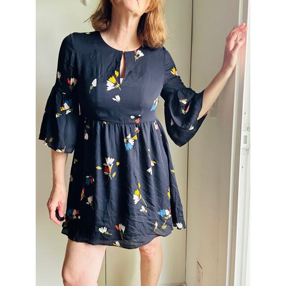 Joie Avari  Silk Boho Baby Doll Dress Black Floral Print Mini Bell Sleeves SZ SM - Picture 7 of 11